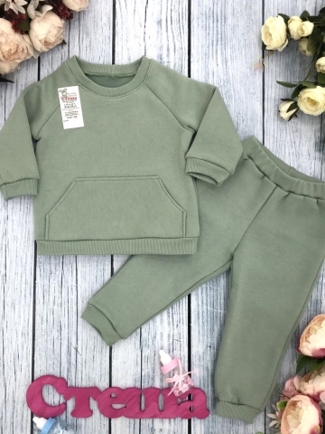 Купить оптом 297-ОЛ. Свитшот + Штаны, хлопок 65%, 35% ПЭ, 3-х нитка (начес) оливковый 80,86,92,98,104 в Сыктывкаре